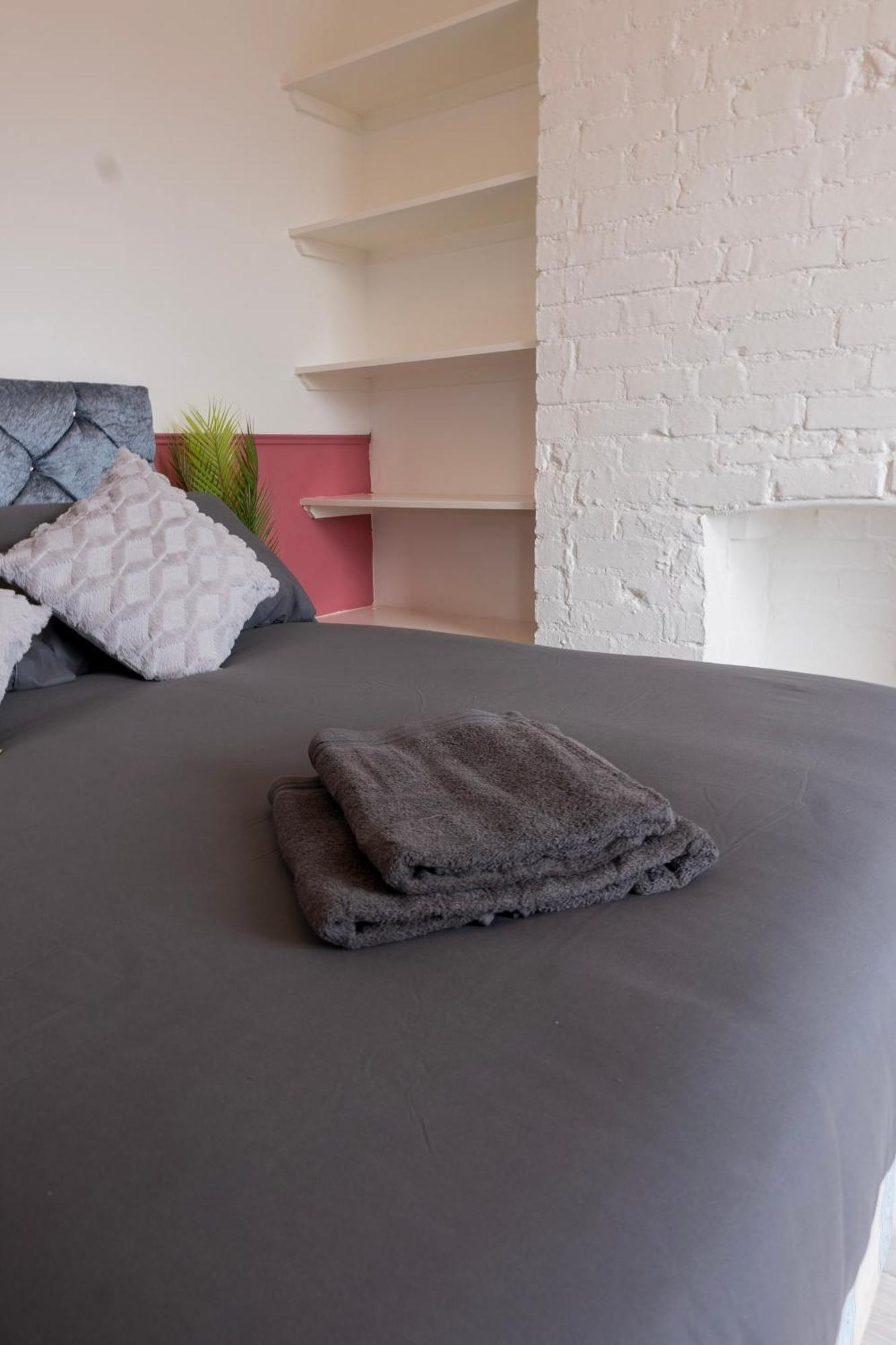 5C- Stylish Urban Retreat - Spacious 2 Bed Flat London Exterior photo
