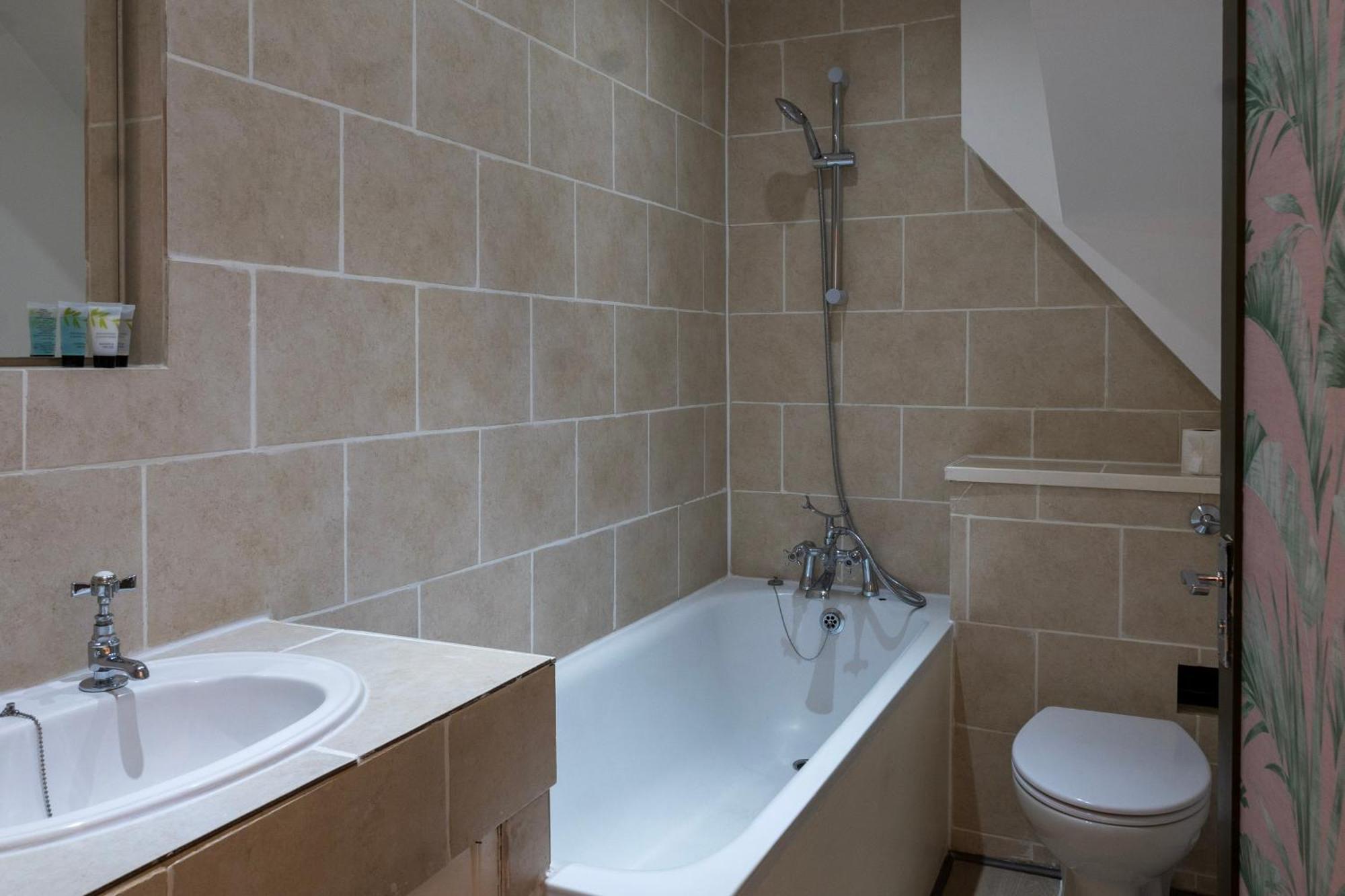 5C- Stylish Urban Retreat - Spacious 2 Bed Flat London Exterior photo