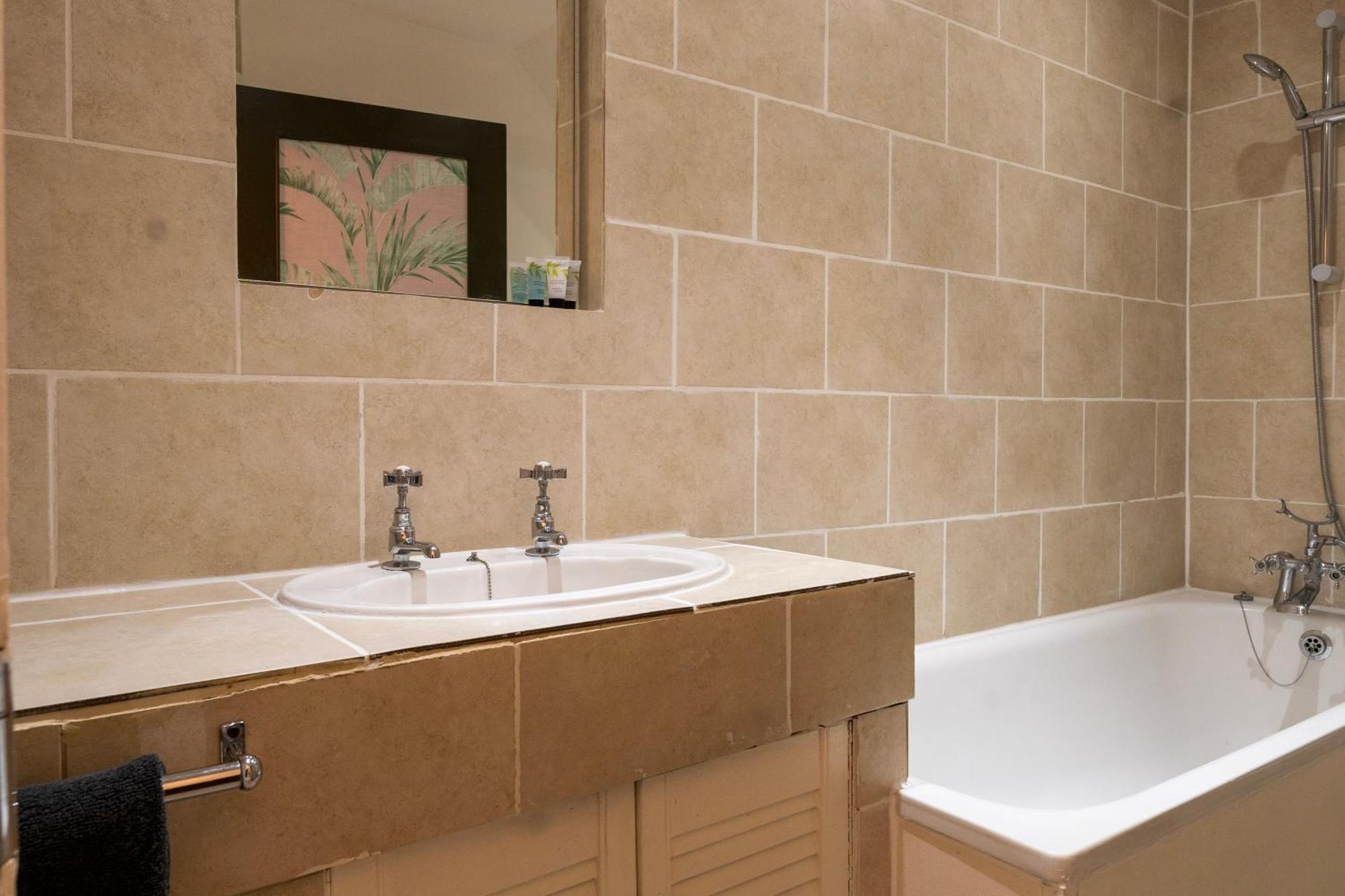 5C- Stylish Urban Retreat - Spacious 2 Bed Flat London Exterior photo