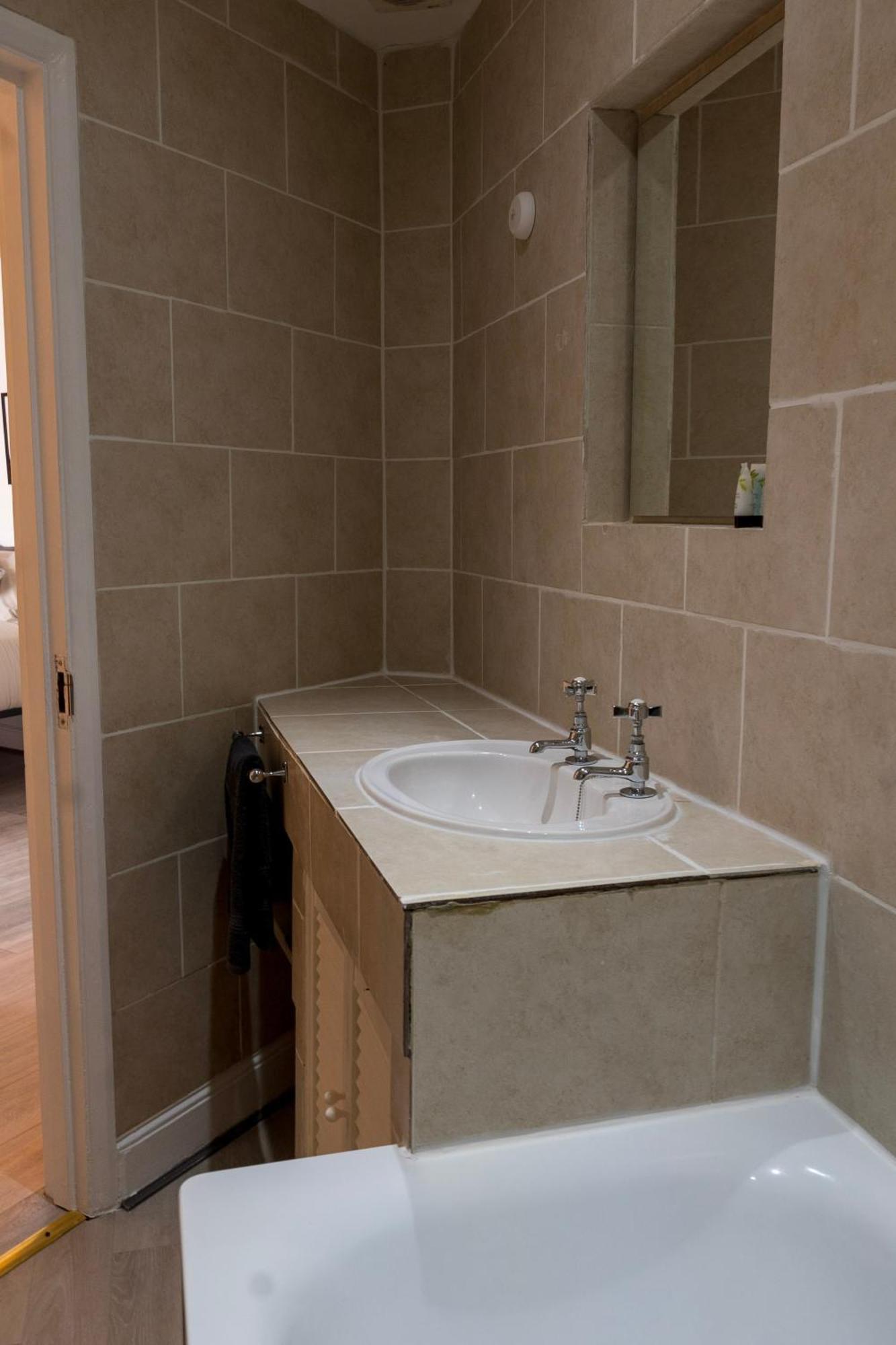 5C- Stylish Urban Retreat - Spacious 2 Bed Flat London Exterior photo